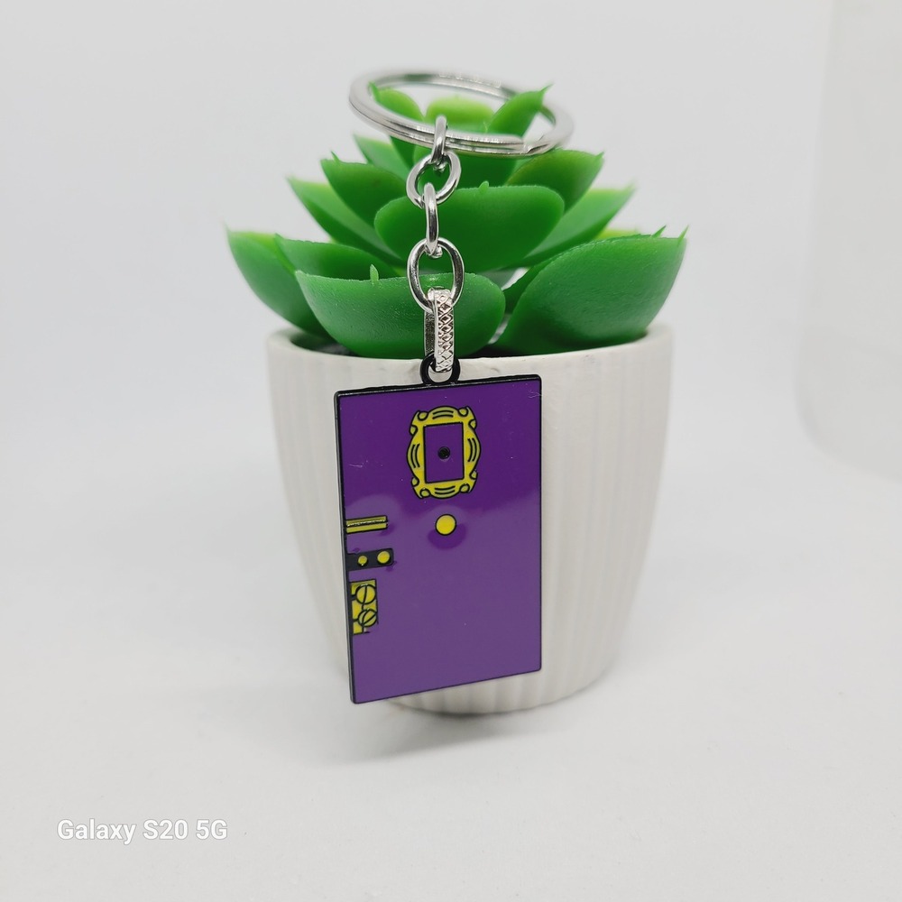 Friends TV Show Purple Door Apartment 20 Keychain Collectible Novelty‎ NWOT